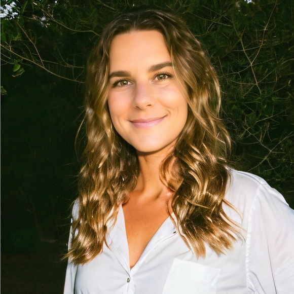 Meet your Posher, Deidra - Picture 3 of 4